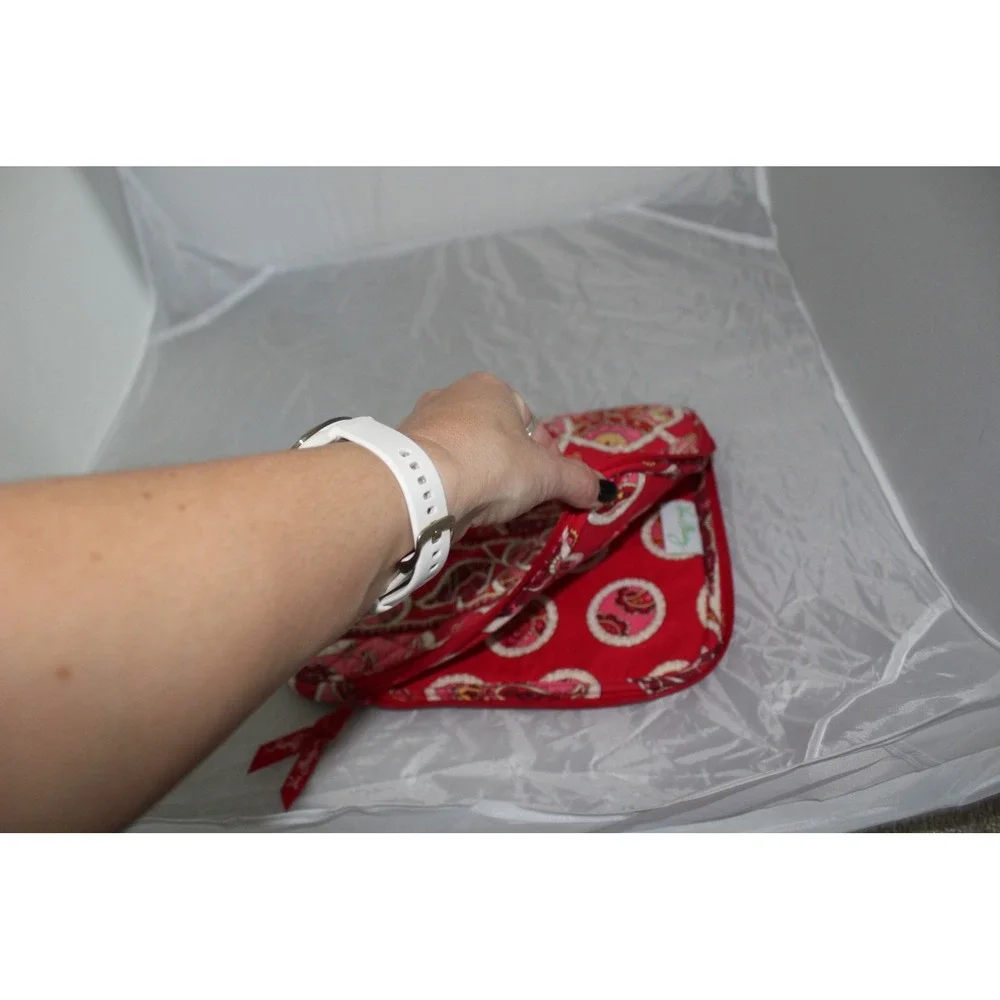 Vera Bradley Rosie Posies Tablet e-Reader Pouch Retired 2012 Red Floral Paisley‎